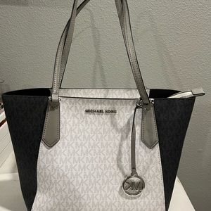 COPY - Michael Kors SM bonded tote style 35H9SKFT1V 13.5 top 10 bottom 10 H x 4…
